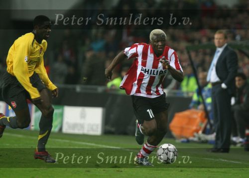 Eindhoven, 20 Februari 2007 Champions Leaguewedstrijd
PSV-FC Arsenal 1e ronde Eindstand 1-0 Seizoen 2006/2007
Arouna Kone in duel met Kolo Toure