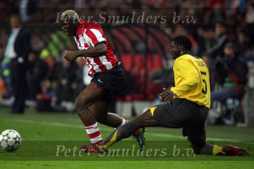 Eindhoven, 20 Februari 2007 Champions Leaguewedstrijd
PSV-FC Arsenal 1e ronde Eindstand 1-0 Seizoen 2006/2007
Arouna Kone in duel met Kolo Toure