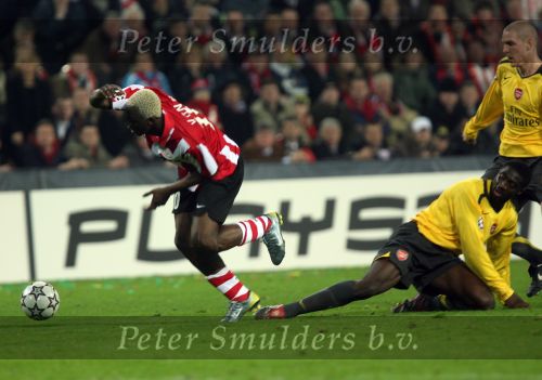Eindhoven, 20 Februari 2007 Champions Leaguewedstrijd
PSV-FC Arsenal 1e ronde Eindstand 1-0 Seizoen 2006/2007
Arouna Kone in duel met Kolo Toure