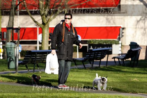 Amsterdam 25 januari 2007
Barry Hay aan het wandelen met zijn 2 honden.