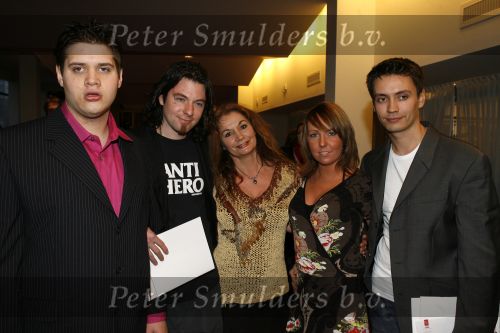 Tilburg 28 januari 2007
Premiere Doe maar in stadschouwburg Tilburg. Robert de Nijs met vriendin en Belinda Meuldijk met vriend en zoon Joshi