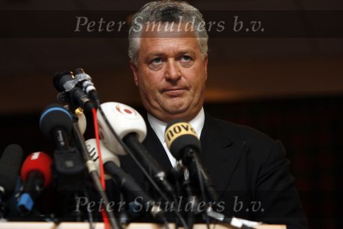 Amsterdam 19 februari 2007
Bram Moszkowicz geeft persconferentie in het Holiday inn waar hij oa vertelt dat hij stopt met de verdediging van Willem Holleeder.
Peter Smulders bv