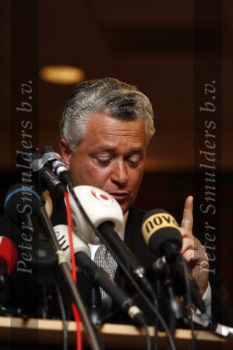 Amsterdam 19 februari 2007
Bram Moszkowicz geeft persconferentie in het Holiday inn waar hij oa vertelt dat hij stopt met de verdediging van Willem Holleeder.
Peter Smulders bv