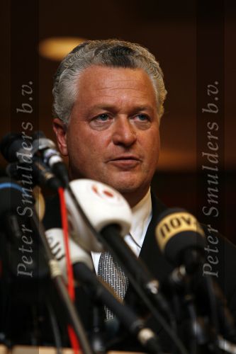 Amsterdam 19 februari 2007
Bram Moszkowicz geeft persconferentie in het Holiday inn waar hij oa vertelt dat hij stopt met de verdediging van Willem Holleeder.
Peter Smulders bv