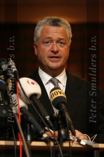 Amsterdam 19 februari 2007
Bram Moszkowicz geeft persconferentie in het Holiday inn waar hij oa vertelt dat hij stopt met de verdediging van Willem Holleeder.
Peter Smulders bv