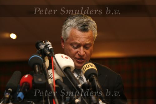 Amsterdam 19 februari 2007
Bram Moszkowicz geeft persconferentie in het Holiday inn waar hij oa vertelt dat hij stopt met de verdediging van Willem Holleeder.
Peter Smulders bv