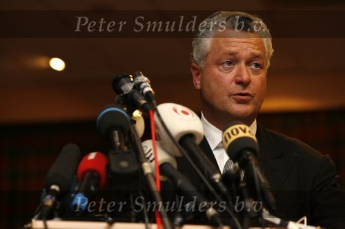 Amsterdam 19 februari 2007
Bram Moszkowicz geeft persconferentie in het Holiday inn waar hij oa vertelt dat hij stopt met de verdediging van Willem Holleeder.
Peter Smulders bv
