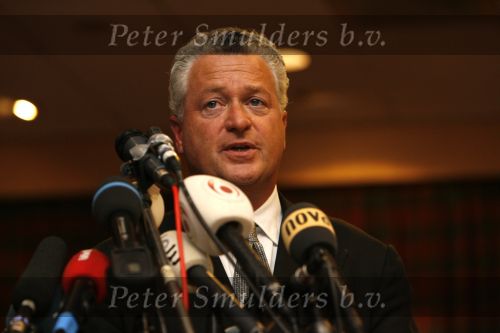 Amsterdam 19 februari 2007
Bram Moszkowicz geeft persconferentie in het Holiday inn waar hij oa vertelt dat hij stopt met de verdediging van Willem Holleeder.
Peter Smulders bv