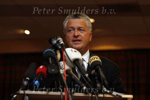 Amsterdam 19 februari 2007
Bram Moszkowicz geeft persconferentie in het Holiday inn waar hij oa vertelt dat hij stopt met de verdediging van Willem Holleeder.
Peter Smulders bv