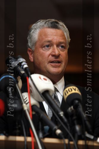 Amsterdam 19 februari 2007
Bram Moszkowicz geeft persconferentie in het Holiday inn waar hij oa vertelt dat hij stopt met de verdediging van Willem Holleeder.
Peter Smulders bv