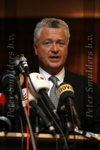 Amsterdam 19 februari 2007
Bram Moszkowicz geeft persconferentie in het Holiday inn waar hij oa vertelt dat hij stopt met de verdediging van Willem Holleeder.
Peter Smulders bv