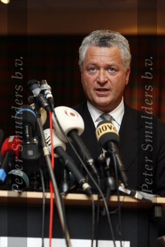 Amsterdam 19 februari 2007
Bram Moszkowicz geeft persconferentie in het Holiday inn waar hij oa vertelt dat hij stopt met de verdediging van Willem Holleeder.
Peter Smulders bv