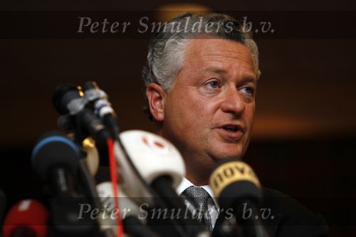 Amsterdam 19 februari 2007
Bram Moszkowicz geeft persconferentie in het Holiday inn waar hij oa vertelt dat hij stopt met de verdediging van Willem Holleeder.
Peter Smulders bv