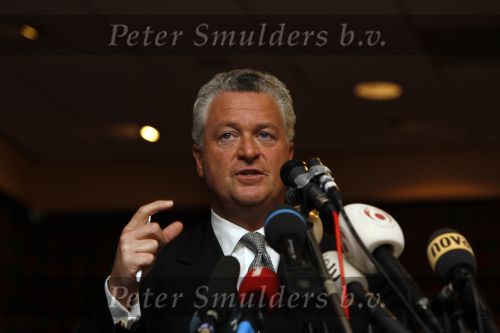 Amsterdam 19 februari 2007
Bram Moszkowicz geeft persconferentie in het Holiday inn waar hij oa vertelt dat hij stopt met de verdediging van Willem Holleeder.
Peter Smulders bv