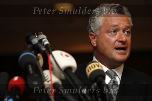 Amsterdam 19 februari 2007
Bram Moszkowicz geeft persconferentie in het Holiday inn waar hij oa vertelt dat hij stopt met de verdediging van Willem Holleeder.
Peter Smulders bv