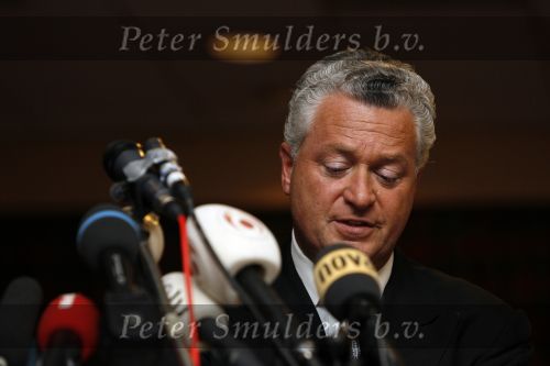 Amsterdam 19 februari 2007
Bram Moszkowicz geeft persconferentie in het Holiday inn waar hij oa vertelt dat hij stopt met de verdediging van Willem Holleeder.
Peter Smulders bv