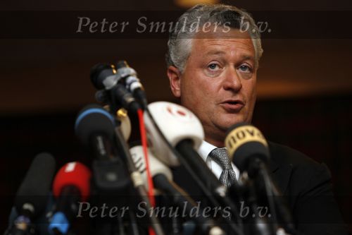Amsterdam 19 februari 2007
Bram Moszkowicz geeft persconferentie in het Holiday inn waar hij oa vertelt dat hij stopt met de verdediging van Willem Holleeder.
Peter Smulders bv