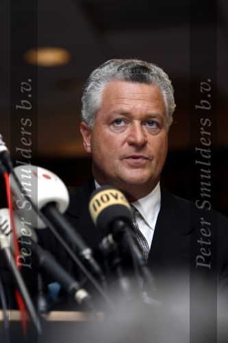 Amsterdam 19 februari 2007
Bram Moszkowicz geeft persconferentie in het Holiday inn waar hij oa vertelt dat hij stopt met de verdediging van Willem Holleeder.
Peter Smulders bv