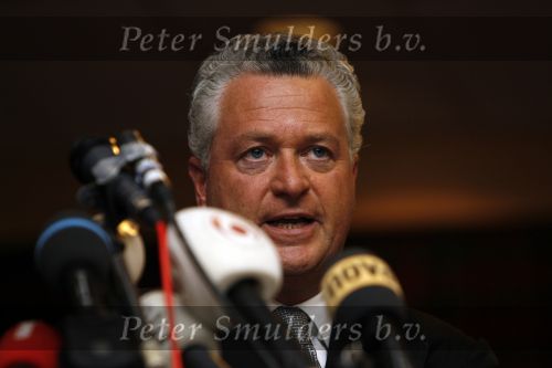 Amsterdam 19 februari 2007
Bram Moszkowicz geeft persconferentie in het Holiday inn waar hij oa vertelt dat hij stopt met de verdediging van Willem Holleeder.
Peter Smulders bv