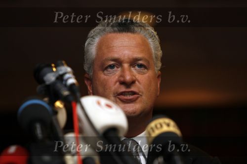 Amsterdam 19 februari 2007
Bram Moszkowicz geeft persconferentie in het Holiday inn waar hij oa vertelt dat hij stopt met de verdediging van Willem Holleeder.
Peter Smulders bv