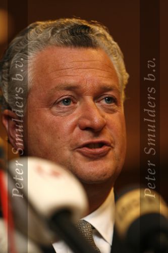 Amsterdam 19 februari 2007
Bram Moszkowicz geeft persconferentie in het Holiday inn waar hij oa vertelt dat hij stopt met de verdediging van Willem Holleeder.
Peter Smulders bv
