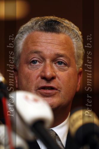 Amsterdam 19 februari 2007
Bram Moszkowicz geeft persconferentie in het Holiday inn waar hij oa vertelt dat hij stopt met de verdediging van Willem Holleeder.
Peter Smulders bv