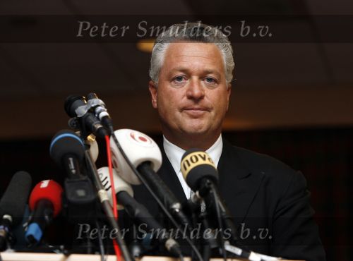 Amsterdam 19 februari 2007
Bram Moszkowicz geeft persconferentie in het Holiday inn waar hij oa vertelt dat hij stopt met de verdediging van Willem Holleeder.
Peter Smulders bv