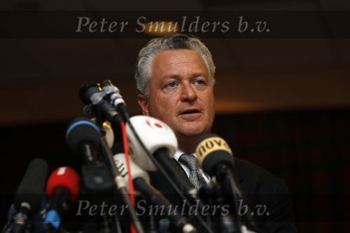 Amsterdam 19 februari 2007
Bram Moszkowicz geeft persconferentie in het Holiday inn waar hij oa vertelt dat hij stopt met de verdediging van Willem Holleeder.
Peter Smulders bv