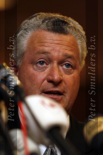 Amsterdam 19 februari 2007
Bram Moszkowicz geeft persconferentie in het Holiday inn waar hij oa vertelt dat hij stopt met de verdediging van Willem Holleeder.
Peter Smulders bv