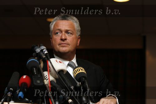 Amsterdam 19 februari 2007
Bram Moszkowicz geeft persconferentie in het Holiday inn waar hij oa vertelt dat hij stopt met de verdediging van Willem Holleeder.
Peter Smulders bv