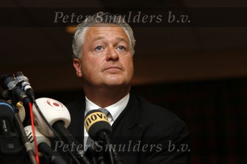 Amsterdam 19 februari 2007
Bram Moszkowicz geeft persconferentie in het Holiday inn waar hij oa vertelt dat hij stopt met de verdediging van Willem Holleeder.
Peter Smulders bv