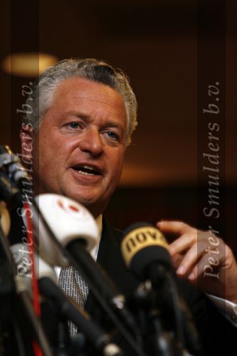 Amsterdam 19 februari 2007
Bram Moszkowicz geeft persconferentie in het Holiday inn waar hij oa vertelt dat hij stopt met de verdediging van Willem Holleeder.
Peter Smulders bv