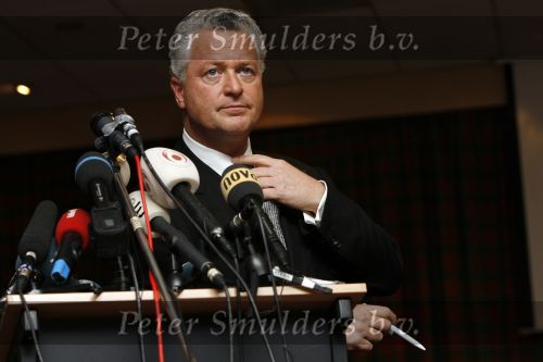 Amsterdam 19 februari 2007
Bram Moszkowicz geeft persconferentie in het Holiday inn waar hij oa vertelt dat hij stopt met de verdediging van Willem Holleeder.
Peter Smulders bv