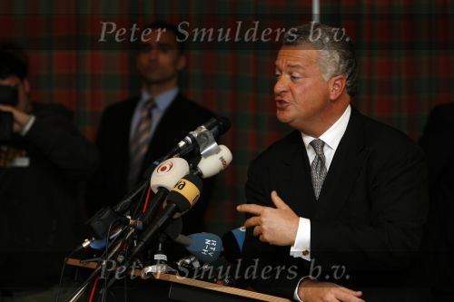 Amsterdam 19 februari 2007
Bram Moszkowicz geeft persconferentie in het Holiday inn waar hij oa vertelt dat hij stopt met de verdediging van Willem Holleeder.
Peter Smulders bv