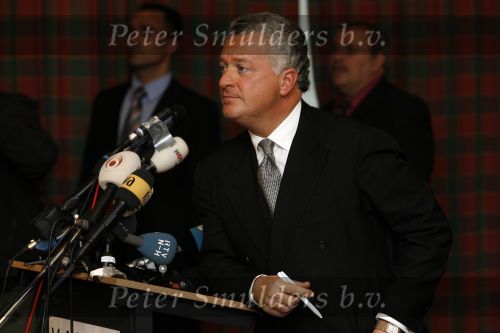 Amsterdam 19 februari 2007
Bram Moszkowicz geeft persconferentie in het Holiday inn waar hij oa vertelt dat hij stopt met de verdediging van Willem Holleeder.
Peter Smulders bv