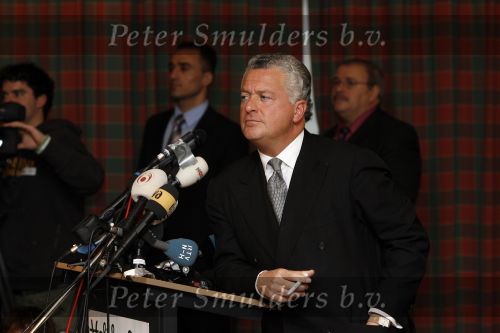 Amsterdam 19 februari 2007
Bram Moszkowicz geeft persconferentie in het Holiday inn waar hij oa vertelt dat hij stopt met de verdediging van Willem Holleeder.
Peter Smulders bv