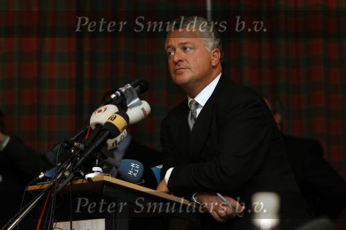 Amsterdam 19 februari 2007
Bram Moszkowicz geeft persconferentie in het Holiday inn waar hij oa vertelt dat hij stopt met de verdediging van Willem Holleeder.
Peter Smulders bv