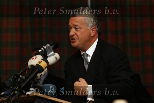 Amsterdam 19 februari 2007
Bram Moszkowicz geeft persconferentie in het Holiday inn waar hij oa vertelt dat hij stopt met de verdediging van Willem Holleeder.
Peter Smulders bv