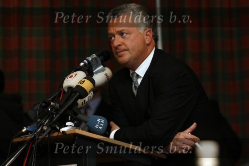 Amsterdam 19 februari 2007
Bram Moszkowicz geeft persconferentie in het Holiday inn waar hij oa vertelt dat hij stopt met de verdediging van Willem Holleeder.
Peter Smulders bv