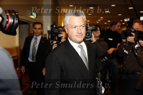 Amsterdam 19 februari 2007
Bram Moszkowicz geeft persconferentie in het Holiday inn waar hij oa vertelt dat hij stopt met de verdediging van Willem Holleeder.
Peter Smulders bv