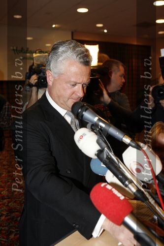 Amsterdam 19 februari 2007
Bram Moszkowicz geeft persconferentie in het Holiday inn waar hij oa vertelt dat hij stopt met de verdediging van Willem Holleeder.
Peter Smulders bv