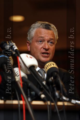 Amsterdam 19 februari 2007
Bram Moszkowicz geeft persconferentie in het Holiday inn waar hij oa vertelt dat hij stopt met de verdediging van Willem Holleeder.
Peter Smulders bv