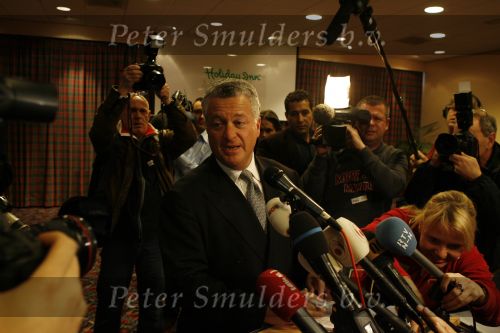 Amsterdam 19 februari 2007
Bram Moszkowicz geeft persconferentie in het Holiday inn waar hij oa vertelt dat hij stopt met de verdediging van Willem Holleeder.
Peter Smulders bv