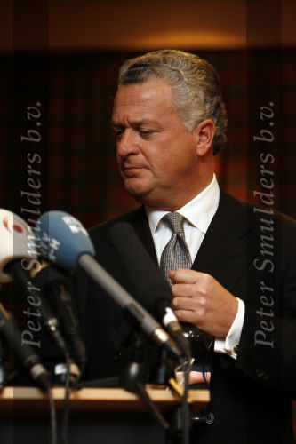 Amsterdam 19 februari 2007
Bram Moszkowicz geeft persconferentie in het Holiday inn waar hij oa vertelt dat hij stopt met de verdediging van Willem Holleeder.
Peter Smulders bv