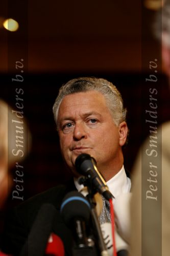 Amsterdam 19 februari 2007
Bram Moszkowicz geeft persconferentie in het Holiday inn waar hij oa vertelt dat hij stopt met de verdediging van Willem Holleeder.
Peter Smulders bv