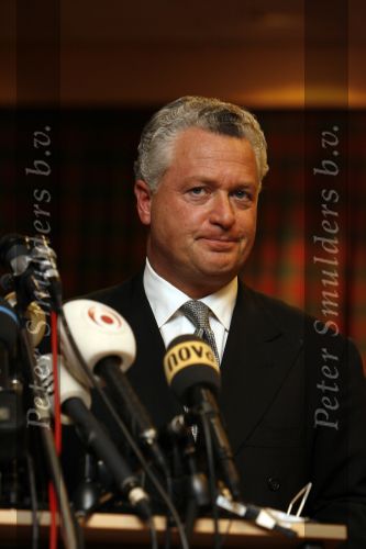 Amsterdam 19 februari 2007
Bram Moszkowicz geeft persconferentie in het Holiday inn waar hij oa vertelt dat hij stopt met de verdediging van Willem Holleeder.
Peter Smulders bv