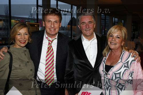 Tilburg 28 januari 2007
Premiere Doe maar 
Henny Huisman met zijn vrouw Lia  en Carol Dona met vrouw