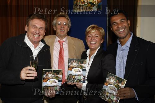 Amsterdam 23 januari 2007
Presentatie boek postcodeloterij in Artis met oa Carolien Tensen Ruud Gullit Hennie Huisman Jan Vriend Arno Woesthoff met vrouw Bea Post en direkteur Boudewijn Poelmann.