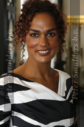 Den Bosch 19 januari 2007
Presenatie fototoestel Samsung met Addy v d Krommenacker. Uitgenodigd waren Froukje de Both, Rossana Lima , Fabienne de Vries  Chimene v Oosterhout, Pernille la Lau, Chantal Bles, Antje Monteiro, Hanna Verboom, Regina Romeijn Bettina Holwerda.