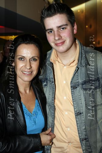 Tilburg 28 januari 2007
Premiere Doe Maar in stadsschouwburg van Tilburg.  Cilly Dartell met zoon